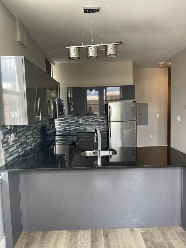 Building Photo - 99 W Main St