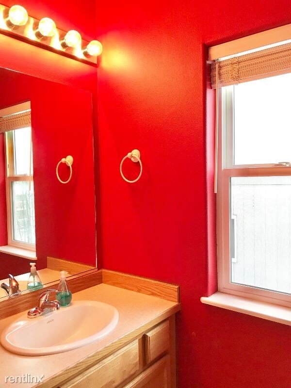 Building Photo - 2 br, 1.5 bath Townhome - 9221 Commons Place