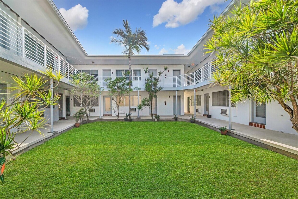 10190 E Bay Harbor Dr Unit 6E, Bay Harbor Islands, FL 33154 Room for