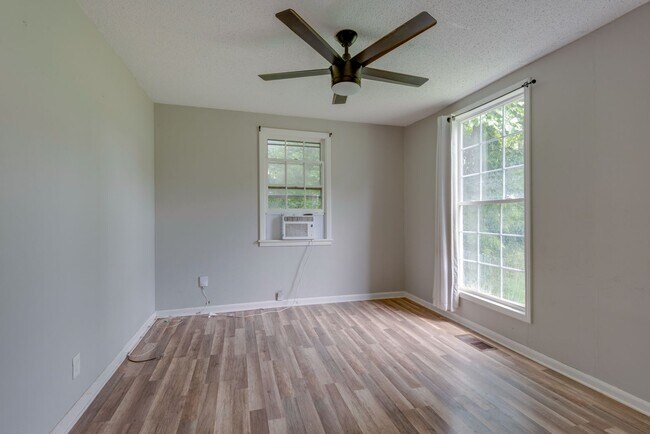 Foto del edificio - Charming 4BR/2BA Home in South Nashville –...
