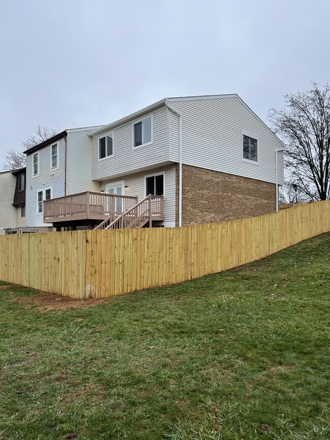 Fenced in yard and deck - 8764 Beacon Cir