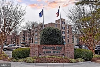 Building Photo - 6147 Leesburg Pike