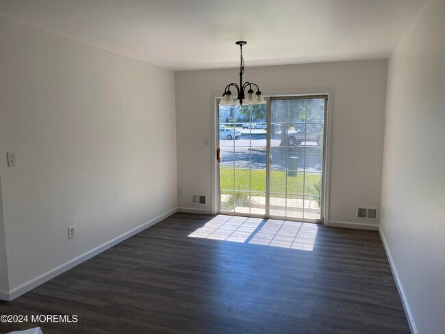 Building Photo - 739 Banyan Ct
