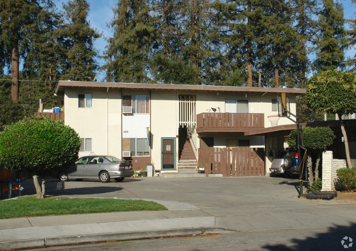 Building Photo - 929 Ravenscourt Avenue