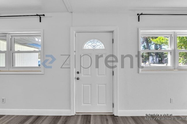 Building Photo - 3321 W Iowa Ave