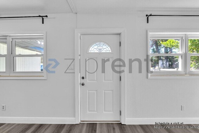 Foto del edificio - 3321 W Iowa Ave