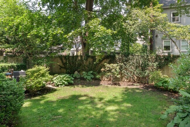 Building Photo - 117 Brattle St