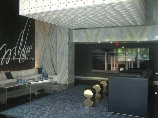 Foto del edificio - 325 S Biscayne Blvd