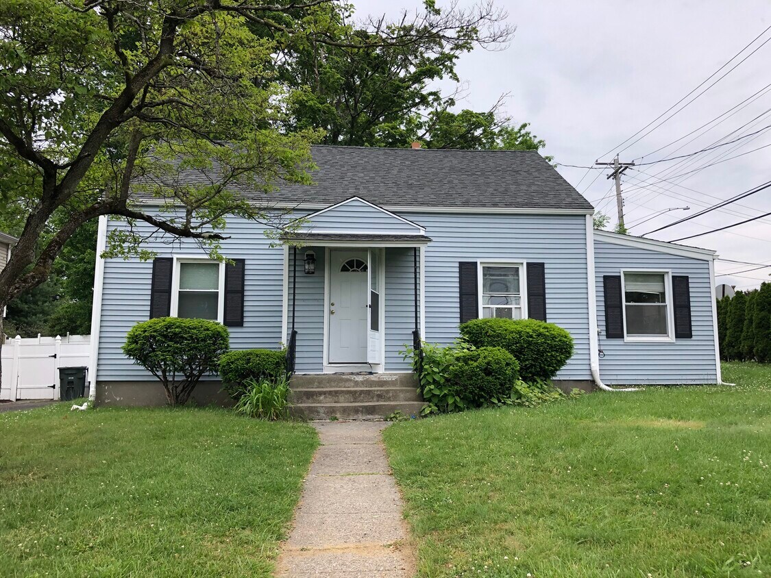 16 Minturn Rd, Bridgeport, CT 06606 House Rental in Bridgeport, CT