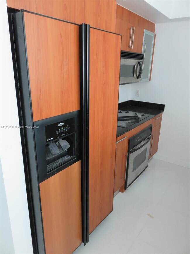 Building Photo - 325 S Biscayne Blvd