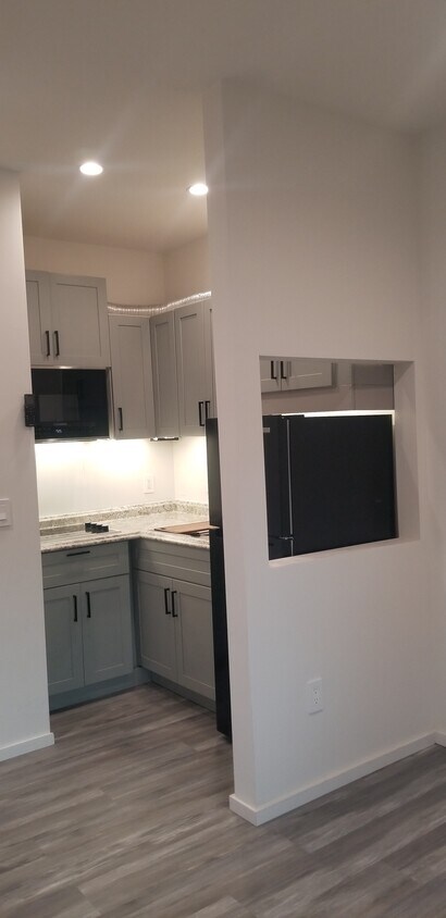 Foto principal - 24336 Crestlawn St