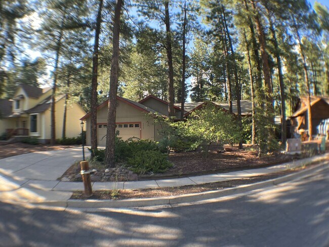 Foto del edificio - Well kept single level home in University ...