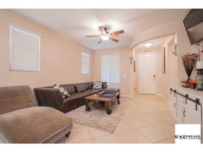 Foto del edificio - Stunning 4/3 Peoria Home Featuring Tile an...