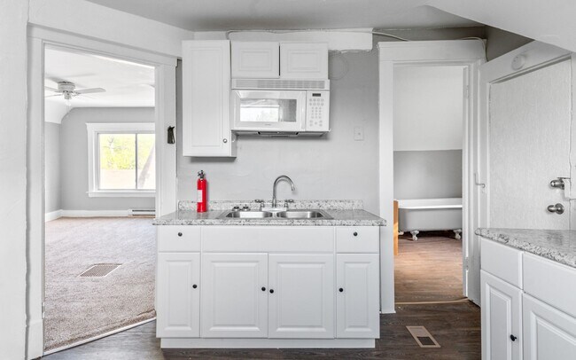 Building Photo - 1261 E 99th St