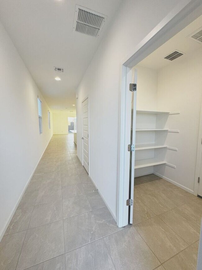 Foto del edificio - New 3 Bedroom 2 Bath Home at Western Gardens!