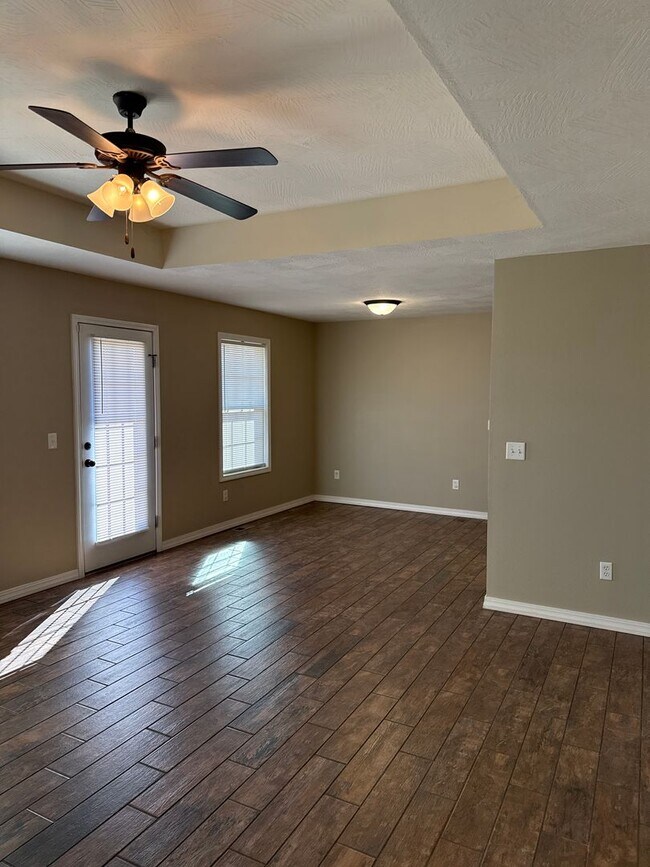 Building Photo - Beautiful Home in Deer Lake Estates