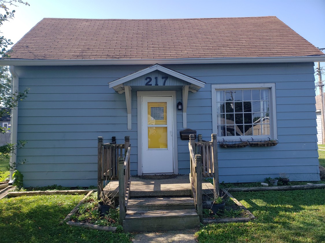 Primary Photo - 217 Mound St