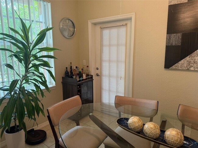 Foto del edificio - 6876 W Sample Rd