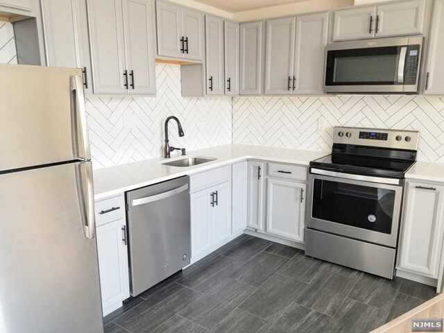 Foto del edificio - 308-310 Passaic Ave