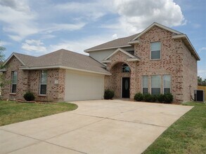 Building Photo - 729 Ash Ln