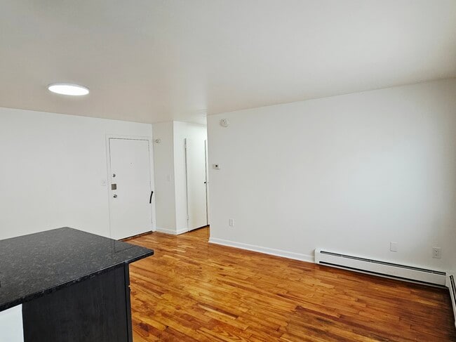 575-307 Sala de estar - 575 Farmington Ave
