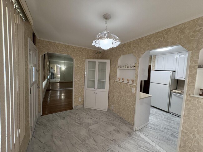 Foto del edificio - 81-11 261st St