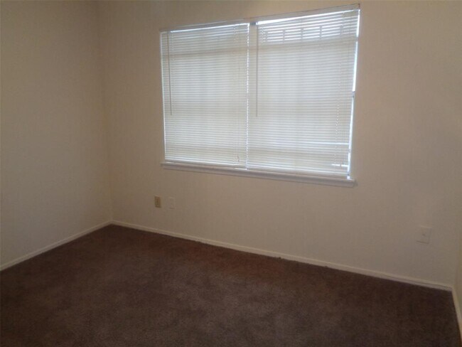 Building Photo - 5531 Farley Dr