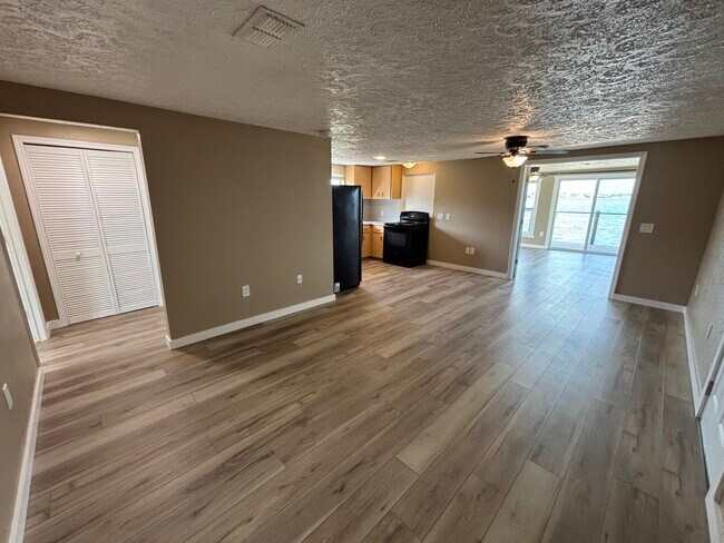 Foto del edificio - 1225 W Pierce St