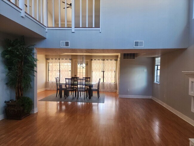 Foto del edificio - Three Bedroom Charming Neighborhood