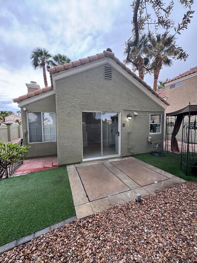 Building Photo - 9224 Kentucky Oaks Dr