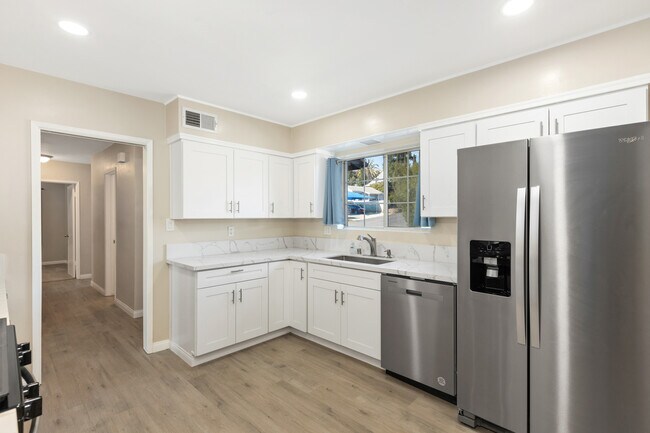 Foto del edificio - 7741 High St