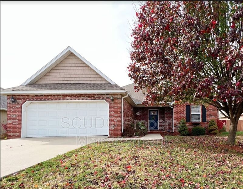 21804 Lombardo Ln, Peculiar, MO 64078 House Rental in Peculiar, MO