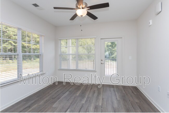 Foto del edificio - 210 Grove Cir