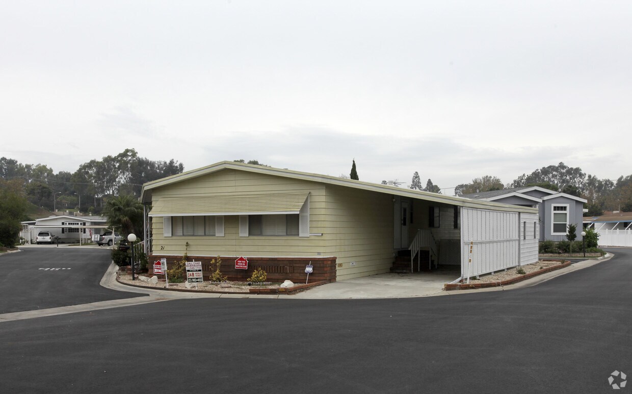 Foto del edificio - 18601 Newland St