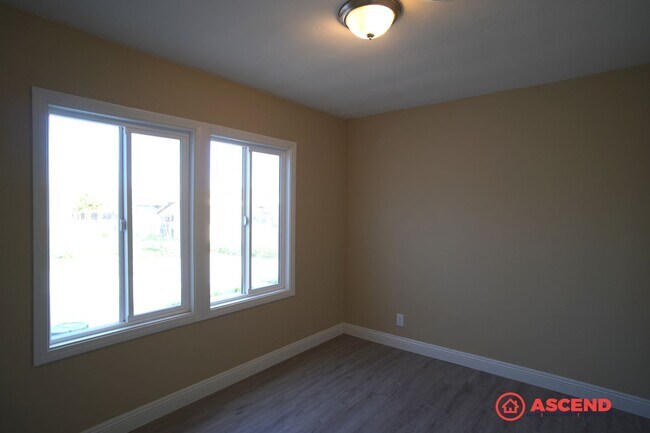 Foto del edificio - Adorable 4 Bedroom Bungalow!