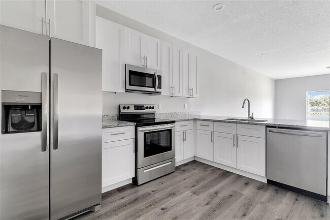 Building Photo - 10385 Port Everglades St