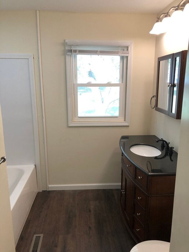 Building Photo - Remodeled 3 bedroom 1 bath home with attached one car garage in Rossville, IL