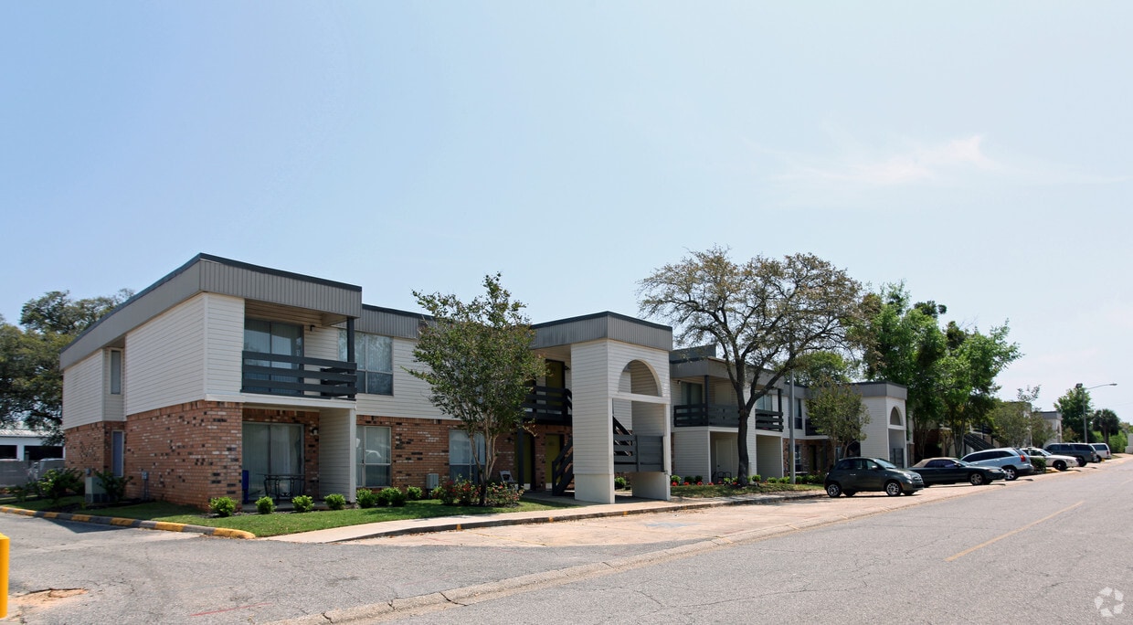 Peachtree Commons Apartments Apartments in Pensacola, FL
