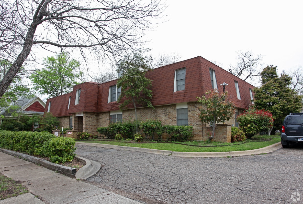 Franklin Manor Apartments in Waxahachie, TX