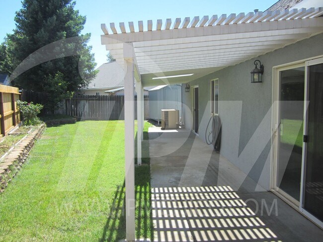 Foto del edificio - Newly renovated home, close to East ave shopping