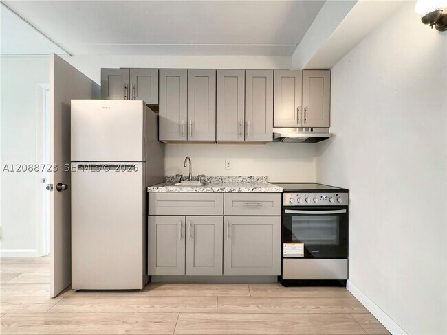 Building Photo - 3211 SW 44th St