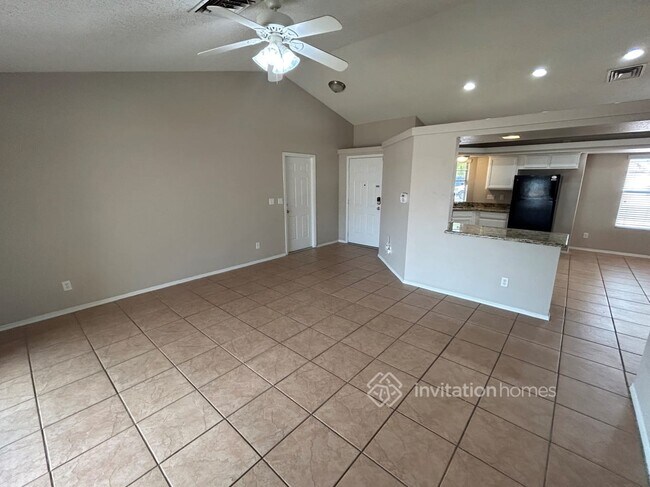 Building Photo - 8015 W Larkspur Dr