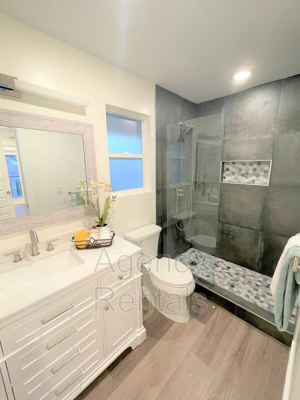 Building Photo - 3036 Monsarrat Ave