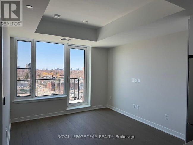 Building Photo - 360 Deschâtelets Ave.