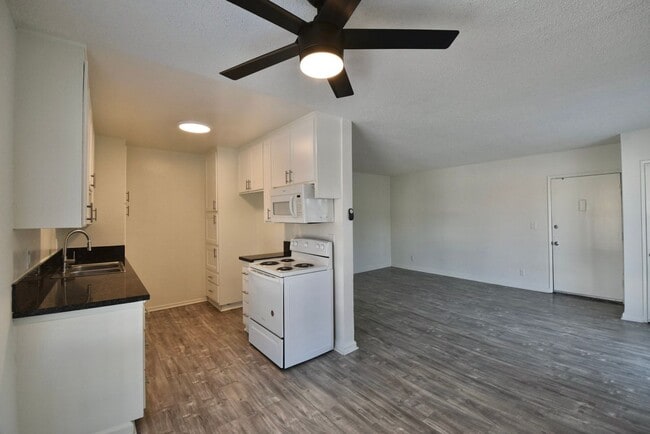 Foto del edificio - 12142 Burbank Blvd