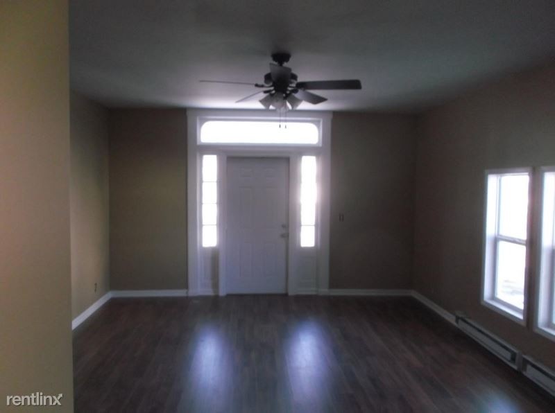 Foto principal - 500 E College St
