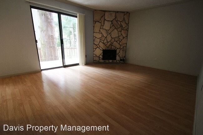 Building Photo - 2 br, 1 bath House - 12019 100th Ave NE # 2B