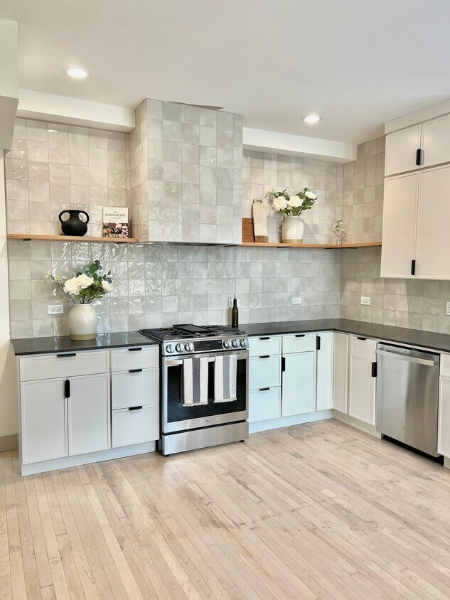 Foto principal - 4852 W 30th St