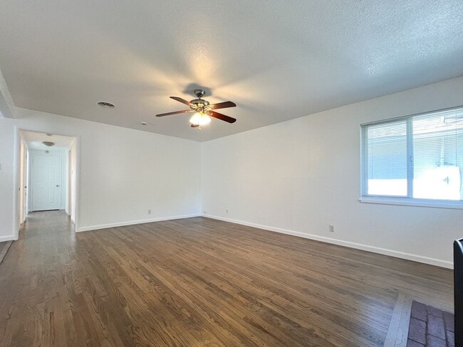 Building Photo - Beautiful Three Bedroom North Napa Home