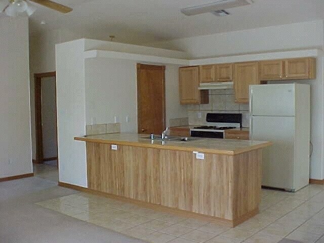 Building Photo - 2425 Bugatti Dr